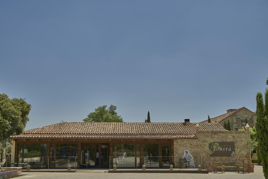 Hacienda Zorita Wine Hotel & Spa Valverdon Екстер'єр фото The town hall in Saint-André-de-Lidon